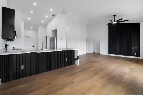 House in Sanford, Florida 4 bedrooms, 153.01 sq.m. № 2096797 - photo 7