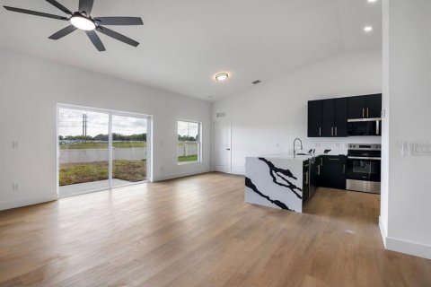 House in Sanford, Florida 4 bedrooms, 153.01 sq.m. № 2096797 - photo 5