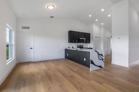 House in Sanford, Florida 4 bedrooms, 153.01 sq.m. № 2096797 - photo 6