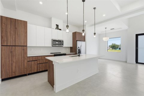 Villa ou maison à vendre à Cape Coral, Floride: 3 chambres, 157.1 m2 № 2398825 - photo 13