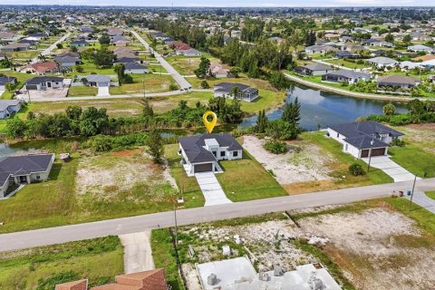 Villa ou maison à vendre à Cape Coral, Floride: 3 chambres, 157.1 m2 № 2398825 - photo 2