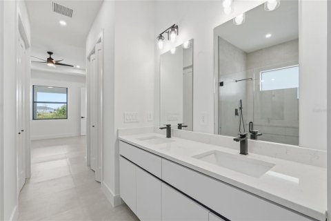 Villa ou maison à vendre à Cape Coral, Floride: 3 chambres, 157.1 m2 № 2398825 - photo 22