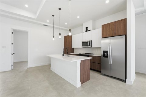 Villa ou maison à vendre à Cape Coral, Floride: 3 chambres, 157.1 m2 № 2398825 - photo 12