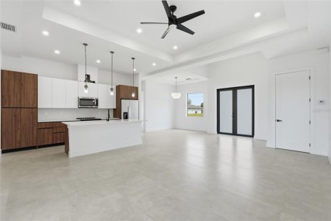 Villa ou maison à vendre à Cape Coral, Floride: 3 chambres, 157.1 m2 № 2398825 - photo 9