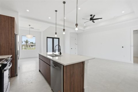 Villa ou maison à vendre à Cape Coral, Floride: 3 chambres, 157.1 m2 № 2398825 - photo 15