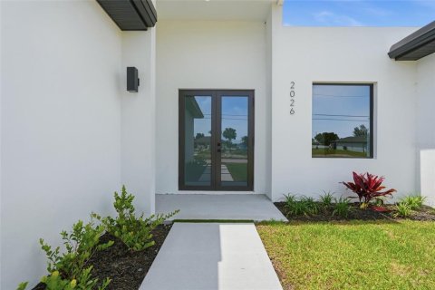 Villa ou maison à vendre à Cape Coral, Floride: 3 chambres, 157.1 m2 № 2398825 - photo 5
