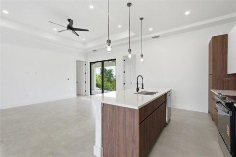 Villa ou maison à vendre à Cape Coral, Floride: 3 chambres, 157.1 m2 № 2398825 - photo 16