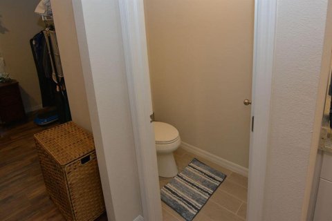 House in Zephyrhills, Florida 4 bedrooms, 217.21 sq.m. № 2310304 - photo 24