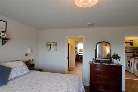 House in Zephyrhills, Florida 4 bedrooms, 217.21 sq.m. № 2310304 - photo 21