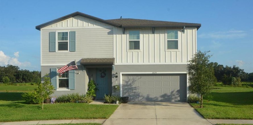 House in Zephyrhills, Florida 4 bedrooms, 217.21 sq.m. № 2310304
