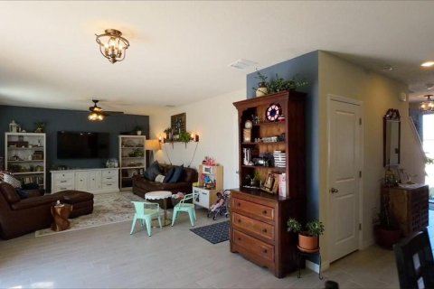 House in Zephyrhills, Florida 4 bedrooms, 217.21 sq.m. № 2310304 - photo 14
