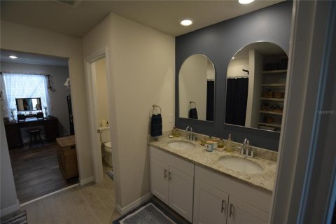 House in Zephyrhills, Florida 4 bedrooms, 217.21 sq.m. № 2310304 - photo 22