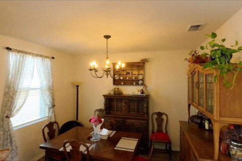 House in Zephyrhills, Florida 4 bedrooms, 217.21 sq.m. № 2310304 - photo 15