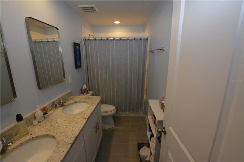 House in Zephyrhills, Florida 4 bedrooms, 217.21 sq.m. № 2310304 - photo 28