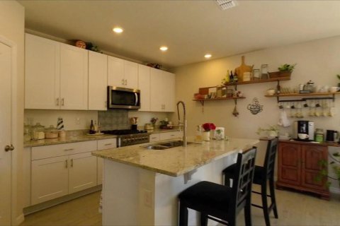 House in Zephyrhills, Florida 4 bedrooms, 217.21 sq.m. № 2310304 - photo 11