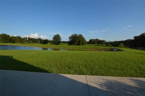 House in Zephyrhills, Florida 4 bedrooms, 217.21 sq.m. № 2310304 - photo 9