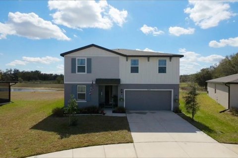 House in Zephyrhills, Florida 4 bedrooms, 217.21 sq.m. № 2310304 - photo 2