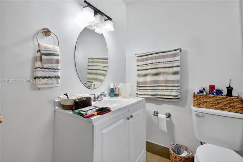 Casa en venta en Miami Gardens, Florida, 3 dormitorios, 170.2 m2 № 1970872 - foto 15