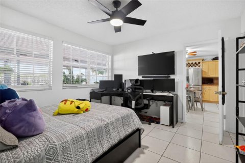 Casa en venta en Miami Gardens, Florida, 3 dormitorios, 170.2 m2 № 1970872 - foto 29