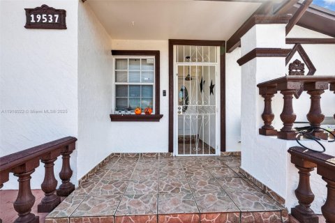 Casa en venta en Miami Gardens, Florida, 3 dormitorios, 170.2 m2 № 1970872 - foto 4