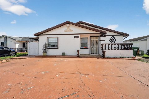 Casa en venta en Miami Gardens, Florida, 3 dormitorios, 170.2 m2 № 1970872 - foto 1