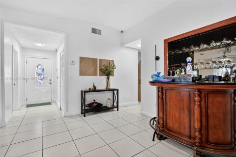 Casa en venta en Miami Gardens, Florida, 3 dormitorios, 170.2 m2 № 1970872 - foto 9