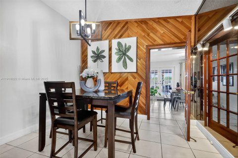 Casa en venta en Miami Gardens, Florida, 3 dormitorios, 170.2 m2 № 1970872 - foto 10