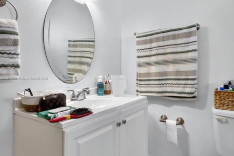 Casa en venta en Miami Gardens, Florida, 3 dormitorios, 170.2 m2 № 1970872 - foto 16