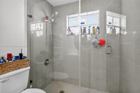 Casa en venta en Miami Gardens, Florida, 3 dormitorios, 170.2 m2 № 1970872 - foto 18