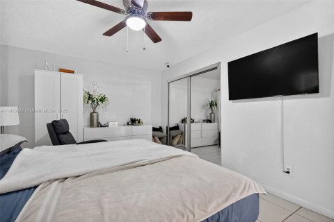 Casa en venta en Miami Gardens, Florida, 3 dormitorios, 170.2 m2 № 1970872 - foto 21