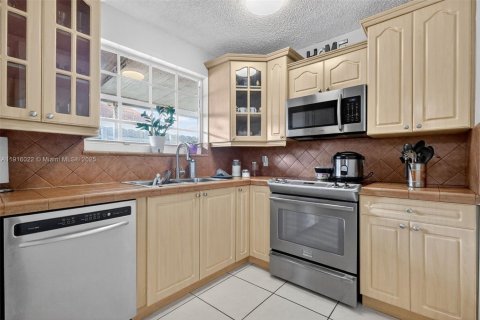 Casa en venta en Miami Gardens, Florida, 3 dormitorios, 170.2 m2 № 1970872 - foto 26