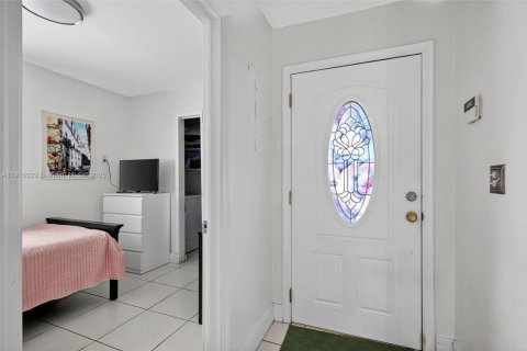 Casa en venta en Miami Gardens, Florida, 3 dormitorios, 170.2 m2 № 1970872 - foto 5