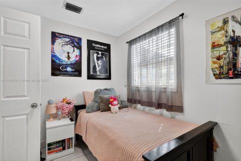 Casa en venta en Miami Gardens, Florida, 3 dormitorios, 170.2 m2 № 1970872 - foto 13