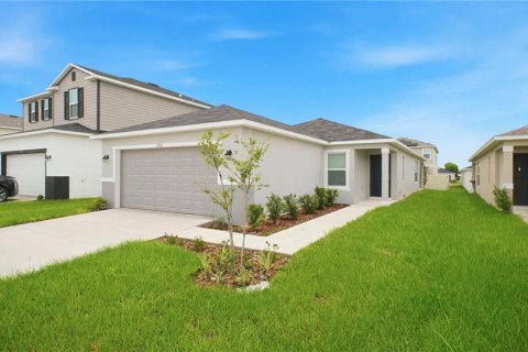 House in Haines City, Florida 4 bedrooms, 151.99 sq.m. № 2209759 - photo 5
