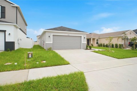 House in Haines City, Florida 4 bedrooms, 151.99 sq.m. № 2209759 - photo 3