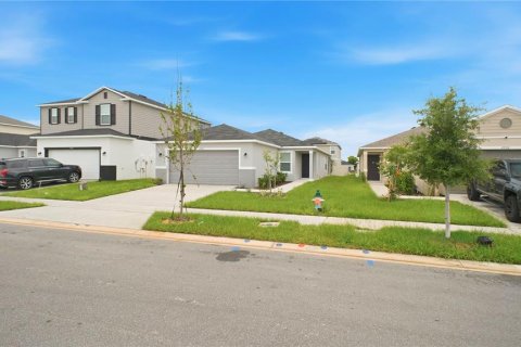 House in Haines City, Florida 4 bedrooms, 151.99 sq.m. № 2209759