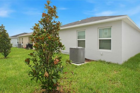 House in Haines City, Florida 4 bedrooms, 151.99 sq.m. № 2209759 - photo 10