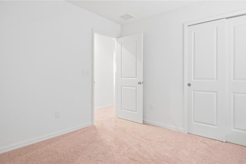 House in Haines City, Florida 4 bedrooms, 151.99 sq.m. № 2209759 - photo 18