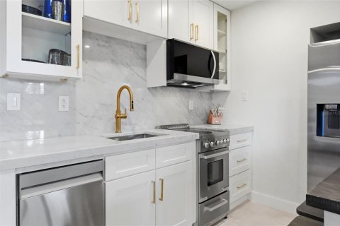 Touwnhouse à vendre à Sarasota, Floride: 3 chambres, 206.52 m2 № 2356749 - photo 24