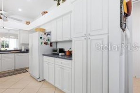 House in Sarasota, Florida 2 bedrooms, 140.56 sq.m. № 1852537 - photo 14