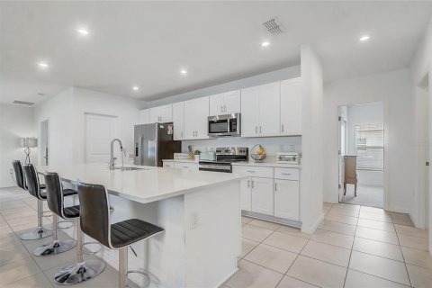 House in Kissimmee, Florida 4 bedrooms, 194.26 sq.m. № 1687136 - photo 7