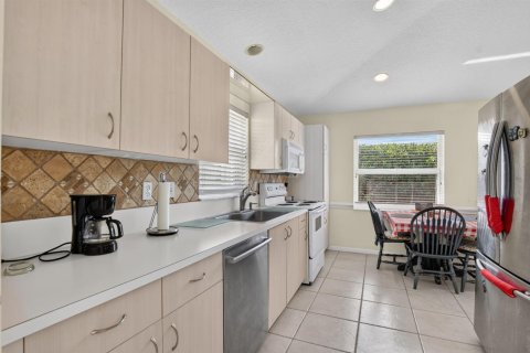 Casa en venta en Boynton Beach, Florida, 3 dormitorios, 145.58 m2 № 2376316 - foto 3