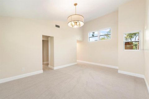 House in Saint Petersburg, Florida 3 bedrooms, 155.89 sq.m. № 2105499 - photo 16
