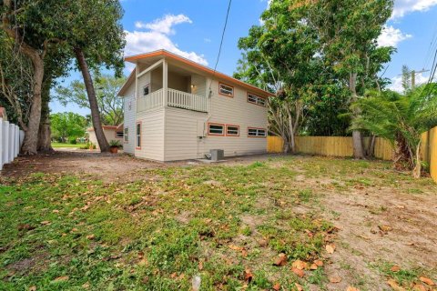 House in Saint Petersburg, Florida 3 bedrooms, 155.89 sq.m. № 2105499 - photo 25