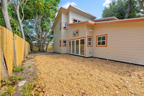 House in Saint Petersburg, Florida 3 bedrooms, 155.89 sq.m. № 2105499 - photo 26