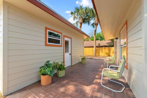 House in Saint Petersburg, Florida 3 bedrooms, 155.89 sq.m. № 2105499 - photo 21
