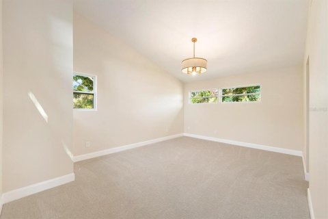 House in Saint Petersburg, Florida 3 bedrooms, 155.89 sq.m. № 2105499 - photo 17