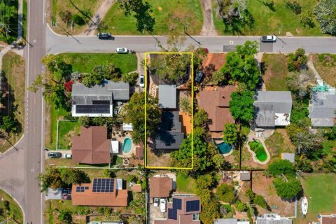 House in Saint Petersburg, Florida 3 bedrooms, 155.89 sq.m. № 2105499 - photo 27
