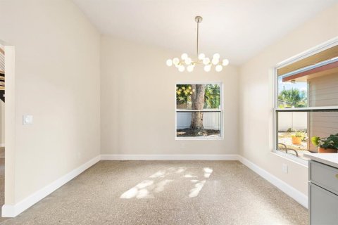 House in Saint Petersburg, Florida 3 bedrooms, 155.89 sq.m. № 2105499 - photo 10
