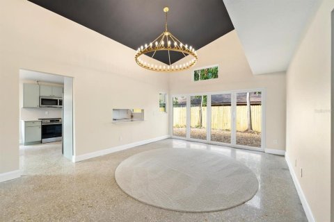 House in Saint Petersburg, Florida 3 bedrooms, 155.89 sq.m. № 2105499 - photo 7